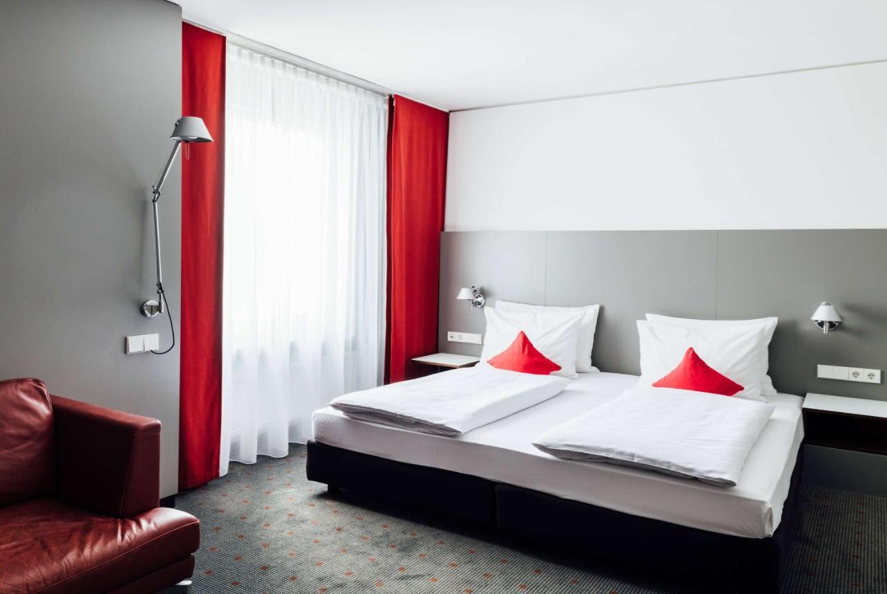 Vienna House Easy By Wyndham Stuttgart Hotel Bagian luar foto