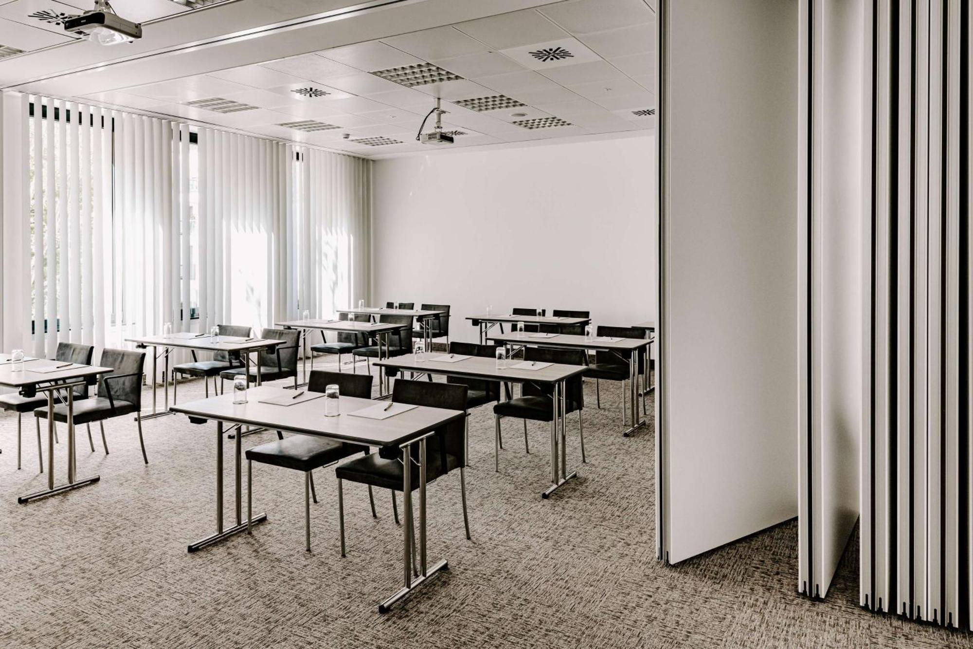 Vienna House Easy By Wyndham Stuttgart Hotel Bagian luar foto